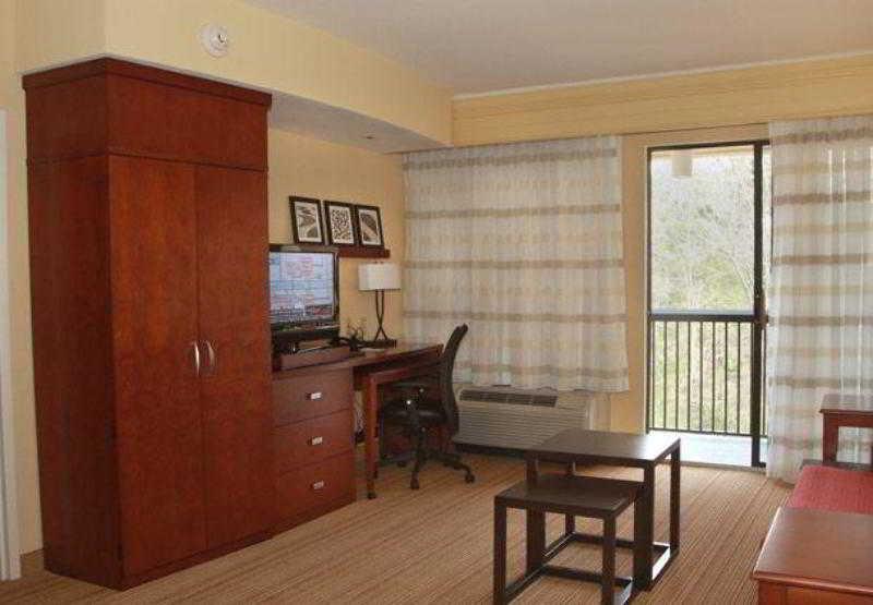 Courtyard By Marriott Hotel 3*