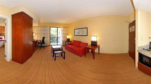 Courtyard By Marriott